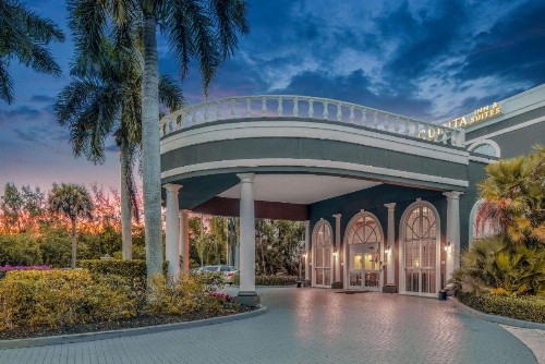 La Quinta by Wyndham Naples Downtown - image 9