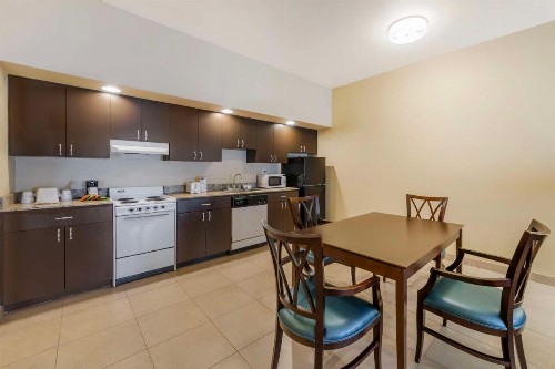Best Western Naples Plaza Hotel - image 17