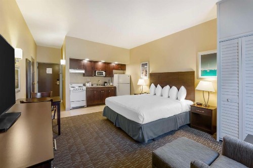 Best Western Naples Plaza Hotel - image 29