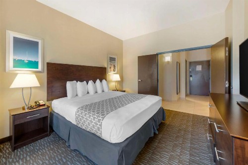 Best Western Naples Plaza Hotel - image 32