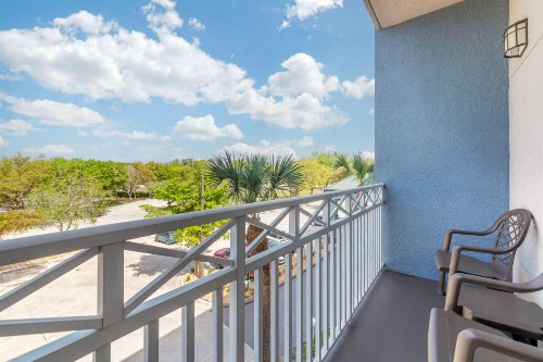 Best Western Naples Plaza Hotel - image 33