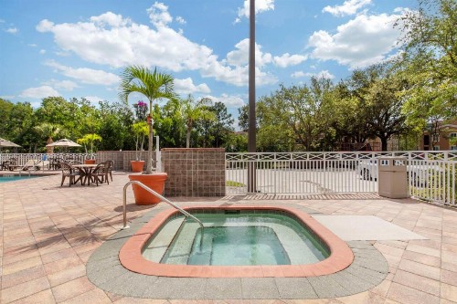 Best Western Naples Plaza Hotel - image 36