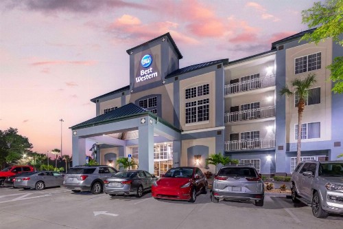 Best Western Naples Plaza Hotel - image 9