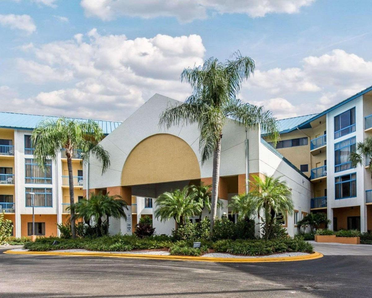 Comfort Inn & Executive Suites Naples - main image