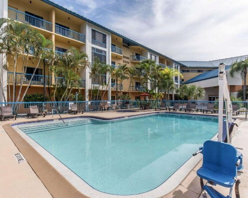 Comfort Inn & Executive Suites Naples - image 10