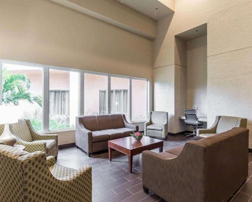 Comfort Inn & Executive Suites Naples - image 18
