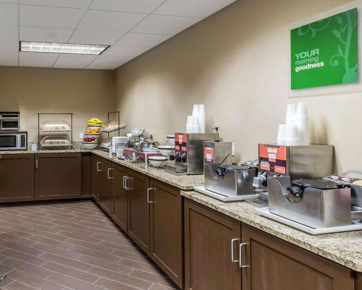 Comfort Inn & Executive Suites Naples - image 7