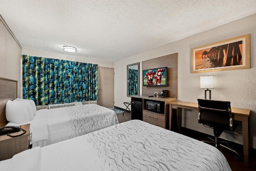 Red Roof Inn PLUS+ & Suites Naples Downtown-5th Ave S - image 23