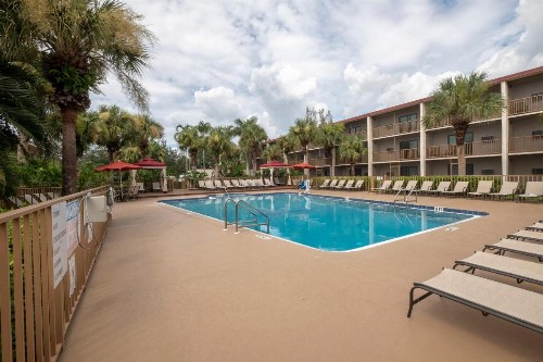 Red Roof Inn PLUS+ & Suites Naples Downtown-5th Ave S - image 38