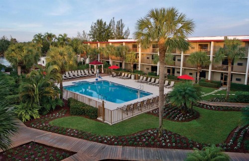 Red Roof Inn PLUS+ & Suites Naples Downtown-5th Ave S - image 39