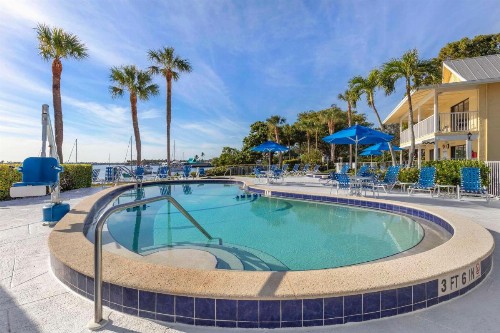 Charter Club Resort Of Naples Bay By Diamond Resorts