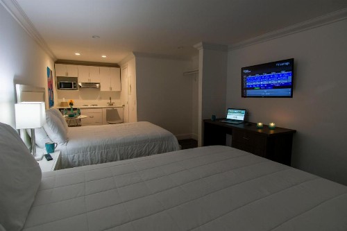 Spinnaker Inn of Naples - image 18