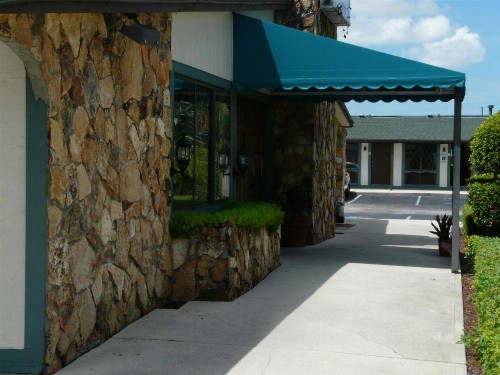 Spinnaker Inn of Naples - image 31