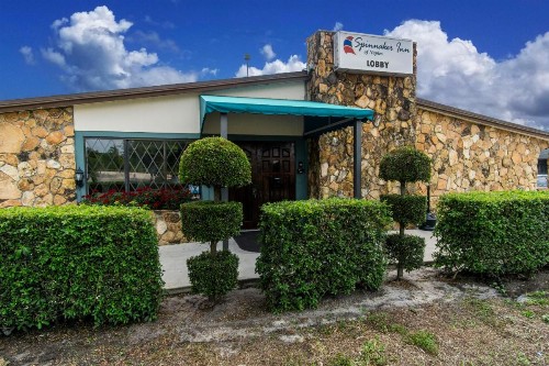 Spinnaker Inn of Naples - image 34
