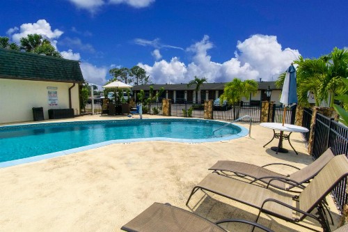 Spinnaker Inn of Naples - image 44