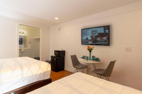 Spinnaker Inn of Naples - image 8