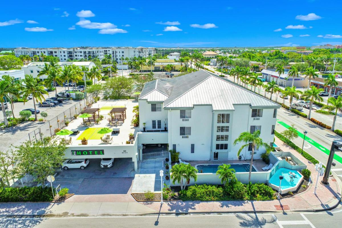 Naples Park Central Hotel - main image
