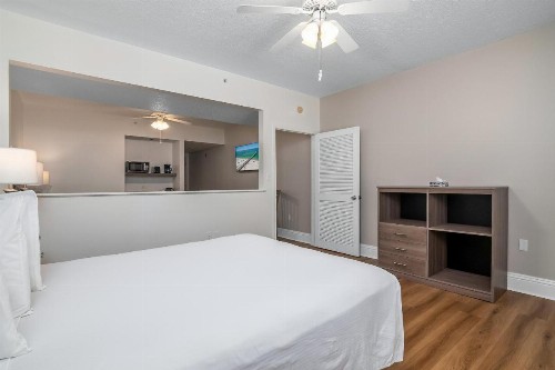 Naples Park Central Hotel - image 11