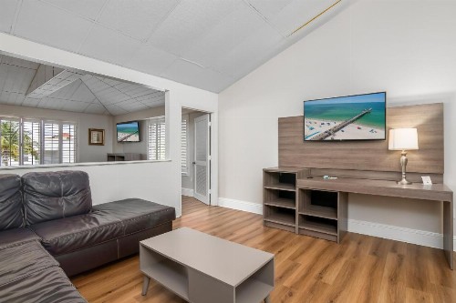 Naples Park Central Hotel - image 15