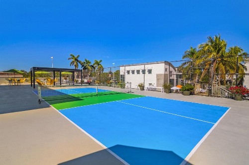 Naples Park Central Hotel - image 17