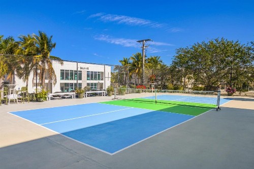 Naples Park Central Hotel - image 2