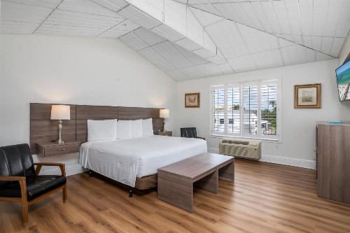 Naples Park Central Hotel - image 21