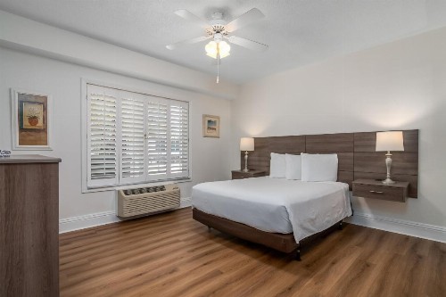 Naples Park Central Hotel - image 28
