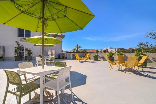 Naples Park Central Hotel - image 31