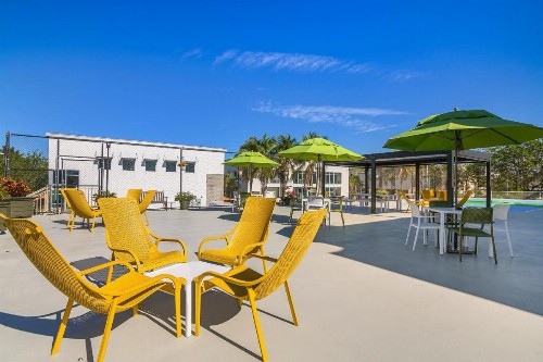 Naples Park Central Hotel - image 33