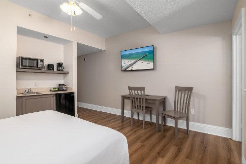 Naples Park Central Hotel - image 37
