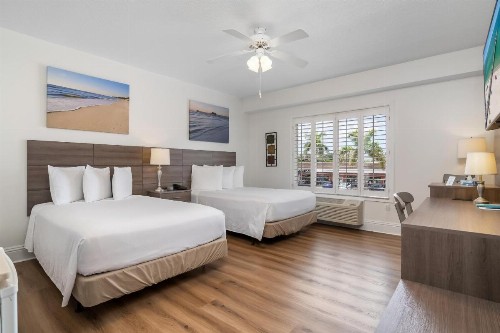 Naples Park Central Hotel - image 39