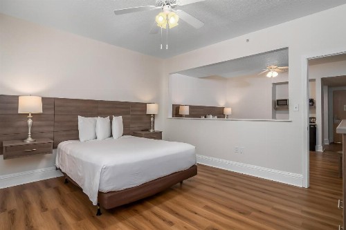 Naples Park Central Hotel - image 41
