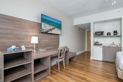 Naples Park Central Hotel - image 45