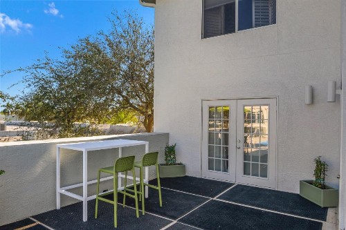 Naples Park Central Hotel - image 6