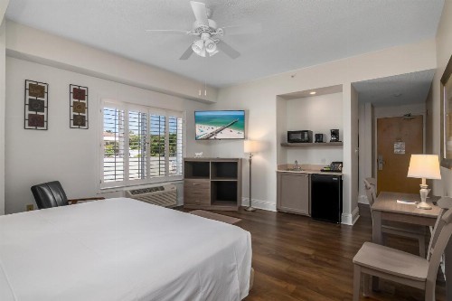 Naples Park Central Hotel - image 7