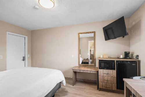 Tamiami Motel - image 15