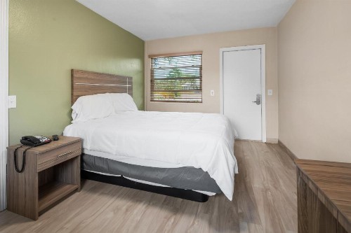 Tamiami Motel - image 6