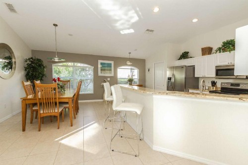 Briarwood- Tivoli Lane with Fountain View - image 11