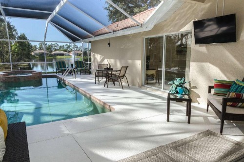 Briarwood- Tivoli Lane with Fountain View - image 5