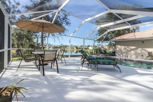 Briarwood- Tivoli Lane with Fountain View - image 6
