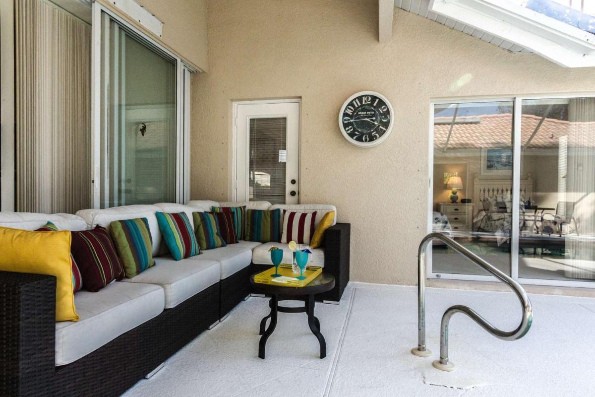 Briarwood- Tivoli Lane with Fountain View - image 7