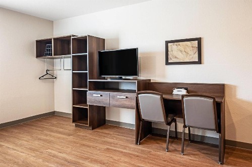 WoodSpring Suites Naples - image 13