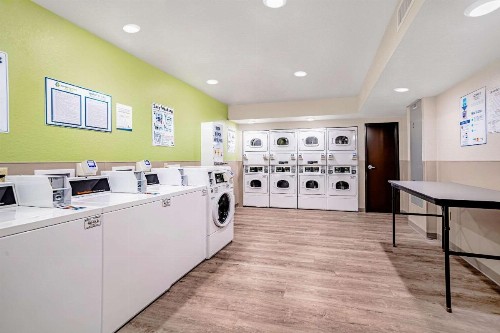 WoodSpring Suites Naples - image 3