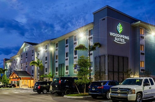 WoodSpring Suites Naples - image 4