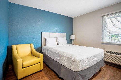 WoodSpring Suites Naples - image 5