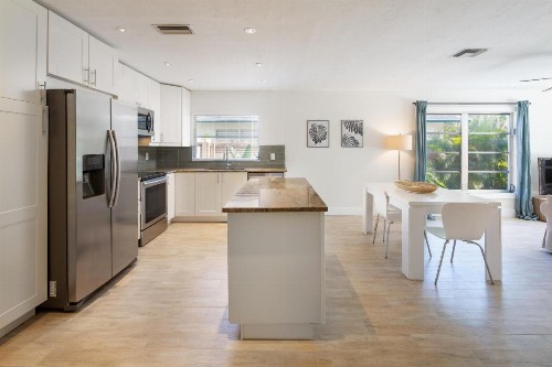 Naples Beach Bungalow - image 10