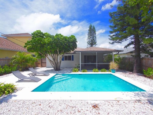 Naples Beach Bungalow - image 11