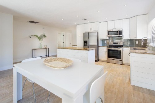 Naples Beach Bungalow - image 3