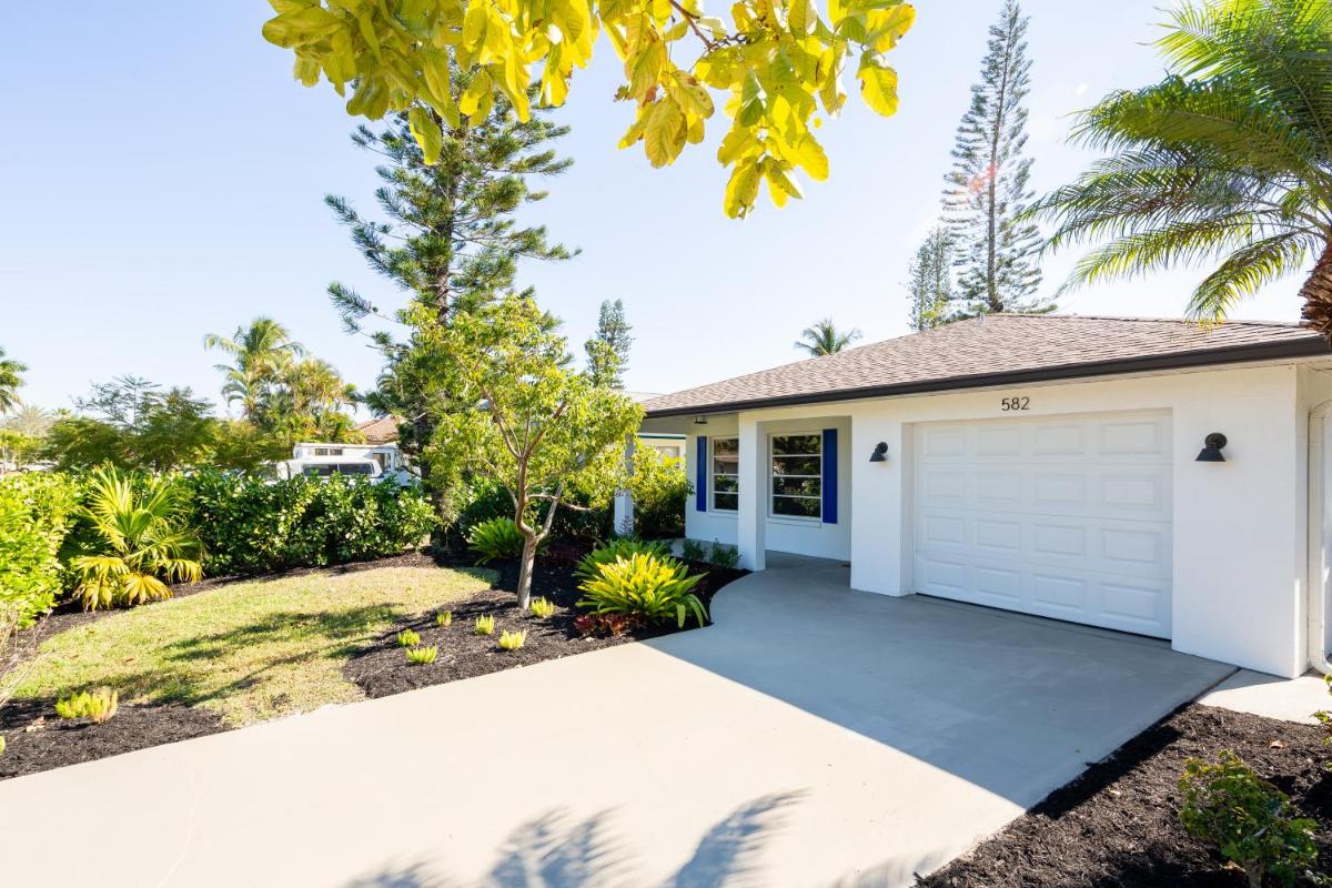 Naples Beach Bungalow - image 7