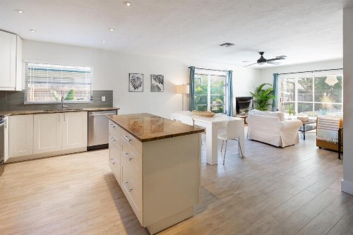 Naples Beach Bungalow - image 9